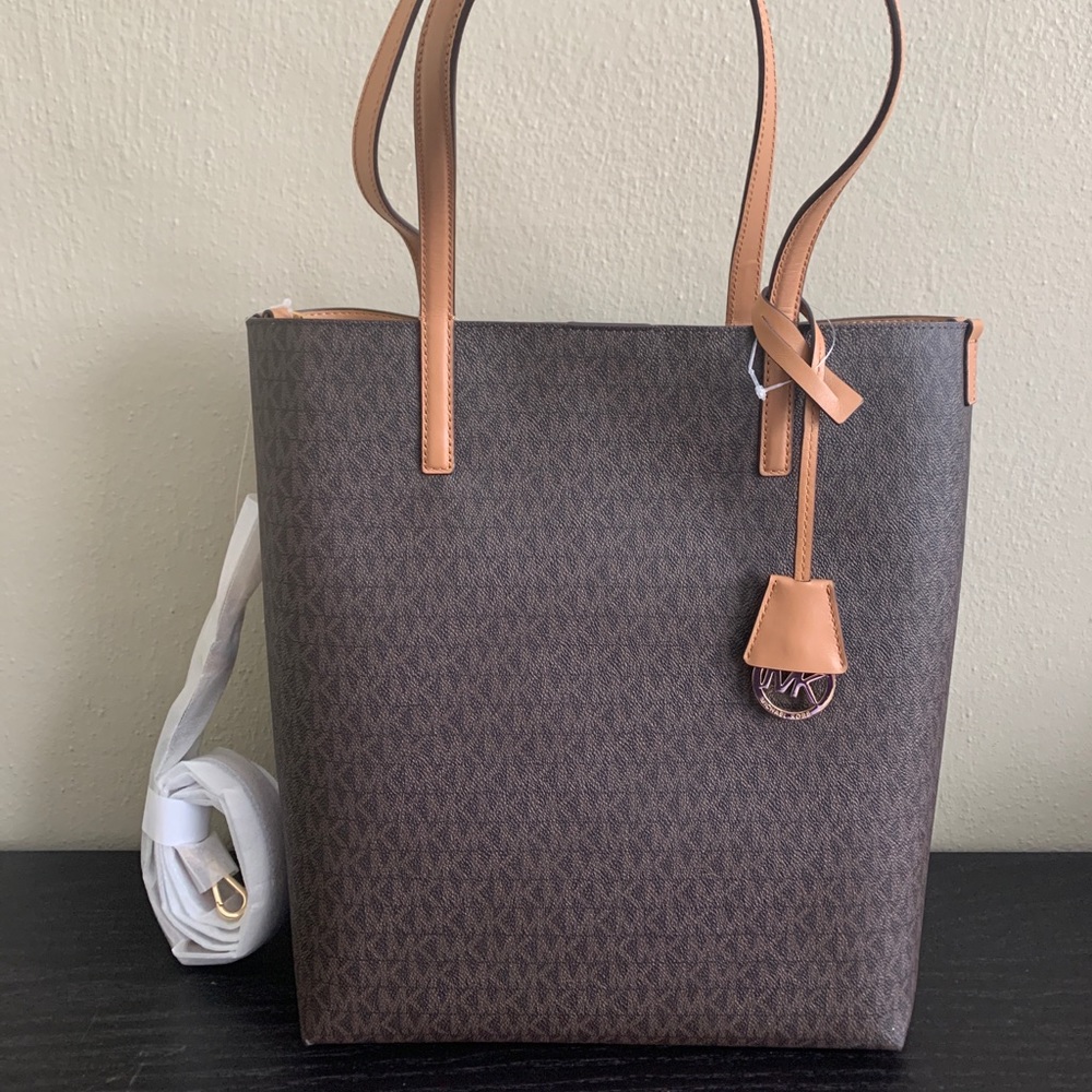 Michael Kors Hayley Tote Bag/ Crossbody Bag